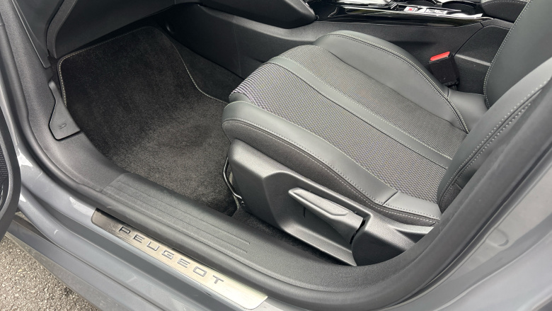 Peugeot 208 1.2 Hybrid 136 GT 5dr e-DSC6 Petrol Hatchback